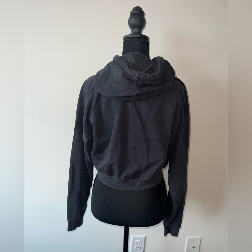 Gymshark Women's Black Cropped Hoodie - Picture 2 of 3